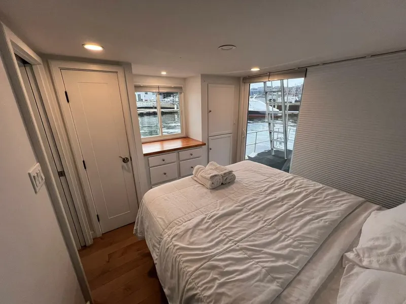 Slide: The Image of Sumerset Houseboat 1981 - 5628199