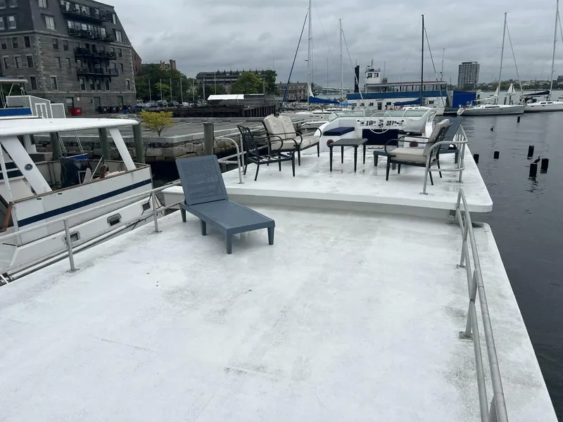 Slide: The Image of Sumerset Houseboat 1981 - 5628207