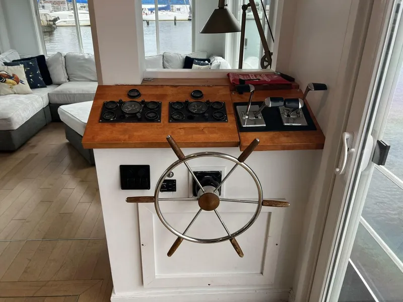 Slide: The Image of Sumerset Houseboat 1981 - 5628165