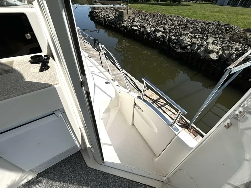 Slide: The Image of Meridian 459 Cockpit Motoryacht 2004 - 5636397