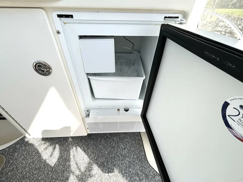Slide: The Image of Meridian 459 Cockpit Motoryacht 2004 - 5636398