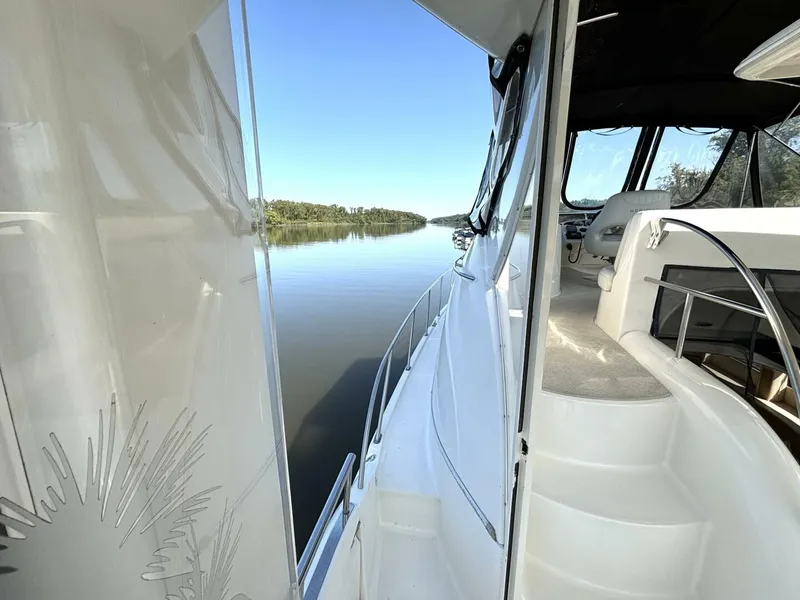 Slide: The Image of Meridian 459 Cockpit Motoryacht 2004 - 5636389