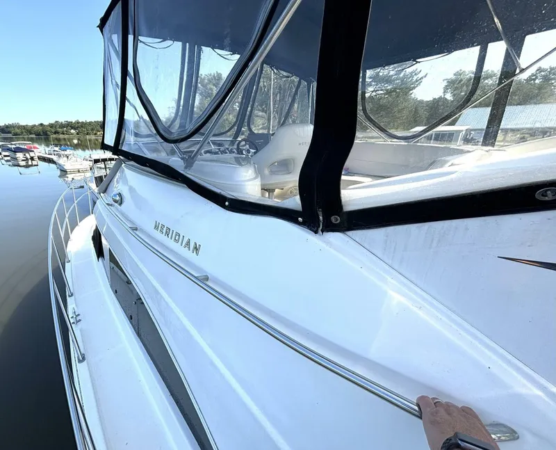 Slide: The Image of Meridian 459 Cockpit Motoryacht 2004 - 5636390
