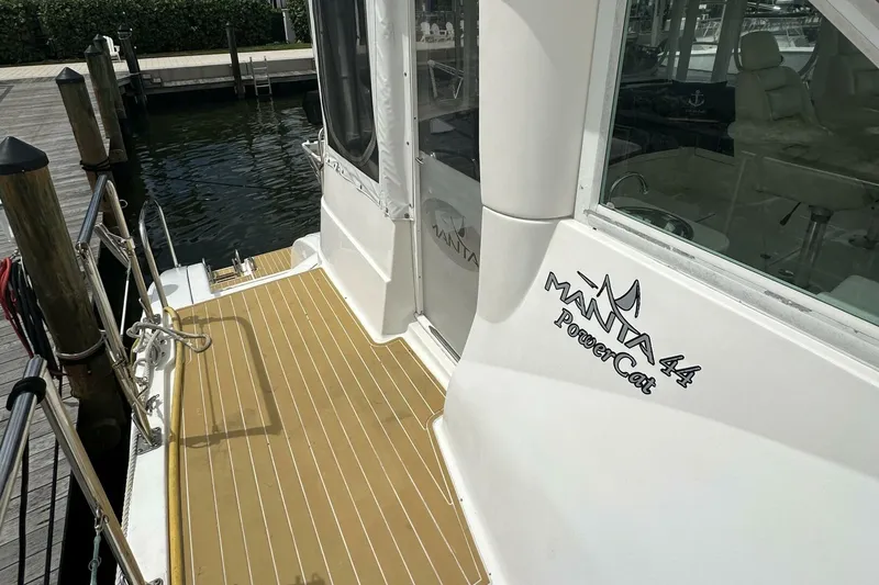 Slide: The Image of 2007 Manta 44 Power Cat 'Lah De Dah' - Side Deck - 5678857