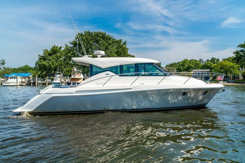 Slide: The Image of Tiara Yachts 39 Coupe 2023 - 5620280