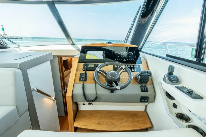 Slide: The Image of Tiara Yachts 39 Coupe 2023 - 5620281