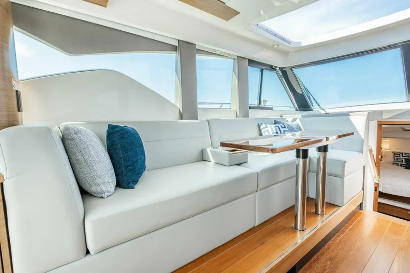 Slide: The Image of Tiara Yachts 39 Coupe 2023 - 5620290