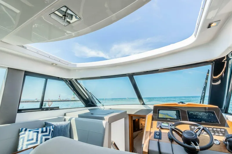 Slide: The Image of Tiara Yachts 39 Coupe 2023 - 5620291