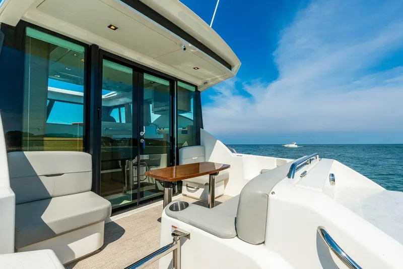 Slide: The Image of Tiara Yachts 39 Coupe 2023 - 5620292