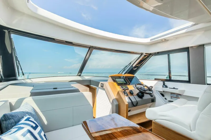 Slide: The Image of Tiara Yachts 39 Coupe 2023 - 5620294