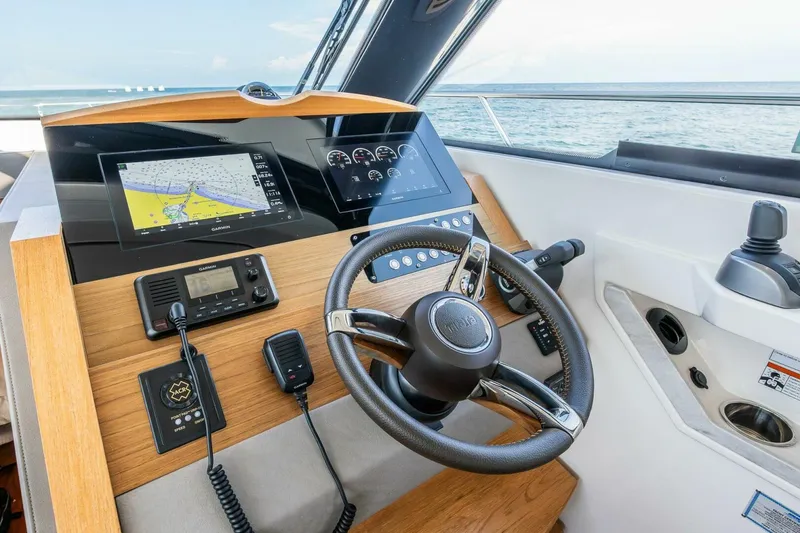 Slide: The Image of Tiara Yachts 39 Coupe 2023 - 5620282