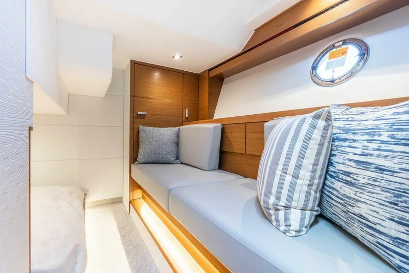 Slide: The Image of Tiara Yachts 39 Coupe 2023 - 5620302