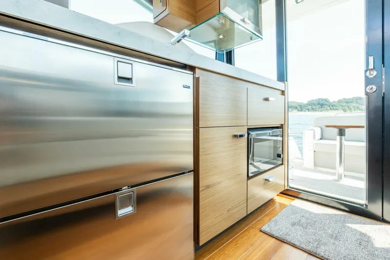 Slide: The Image of Tiara Yachts 39 Coupe 2023 - 5620308