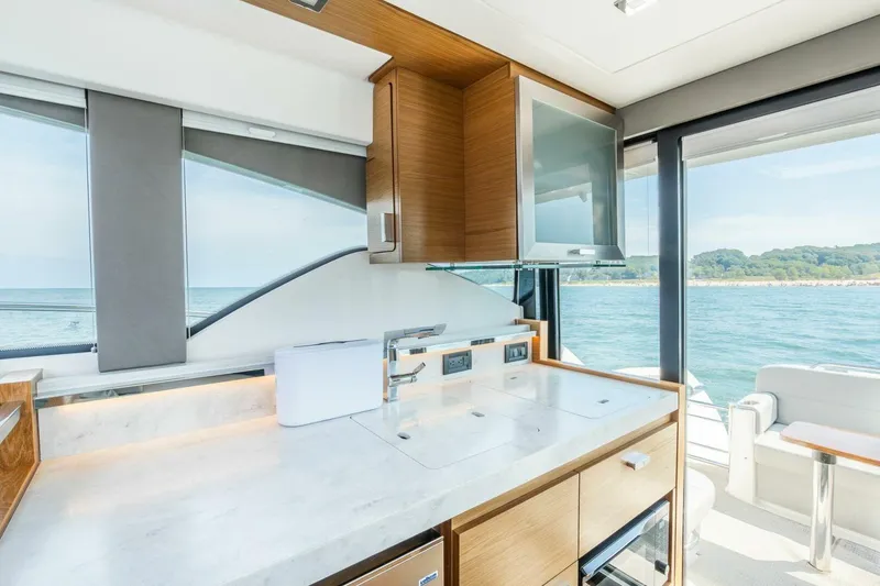 Slide: The Image of Tiara Yachts 39 Coupe 2023 - 5620309