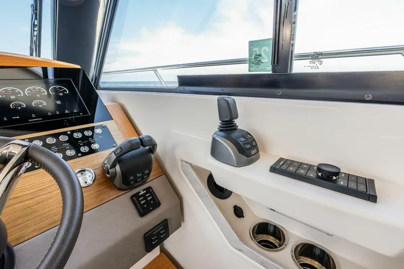 Slide: The Image of Tiara Yachts 39 Coupe 2023 - 5620283