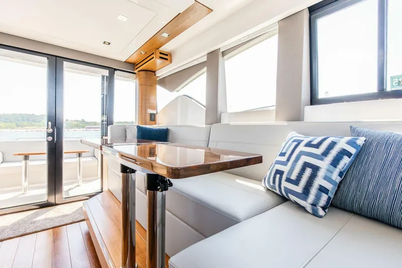 Slide: The Image of Tiara Yachts 39 Coupe 2023 - 5620310