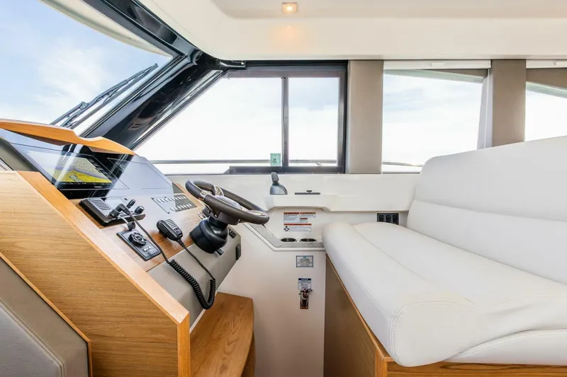 Slide: The Image of Tiara Yachts 39 Coupe 2023 - 5620284