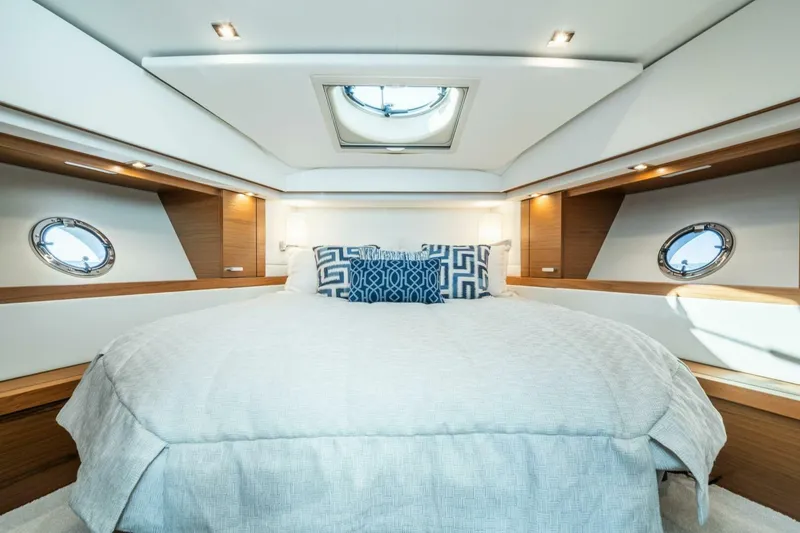 Slide: The Image of Tiara Yachts 39 Coupe 2023 - 5620286