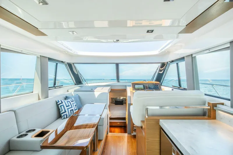 Slide: The Image of Tiara Yachts 39 Coupe 2023 - 5620289
