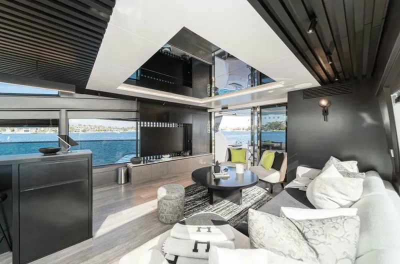 Slide: The Image of Pearl 72 2024 - 5621058