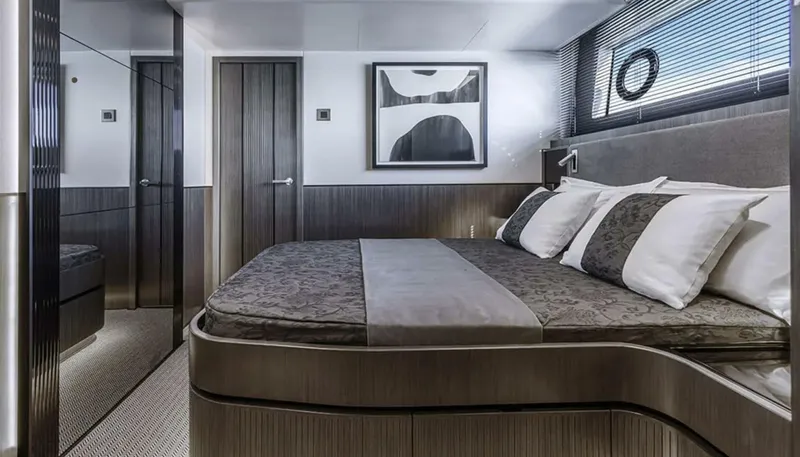 Slide: The Image of Pearl 72 2024 - 5621061