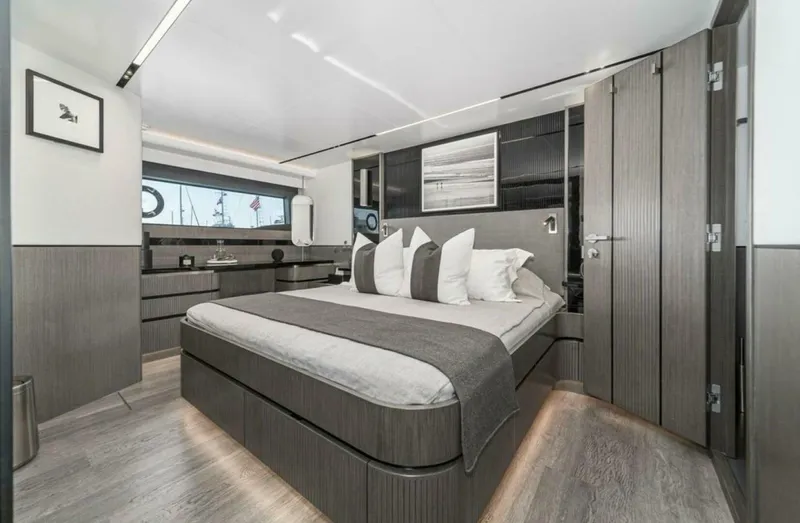 Slide: The Image of Pearl 72 2024 - 5621064