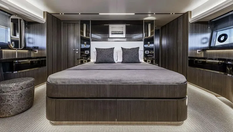 Slide: The Image of Pearl 72 2024 - 5621067