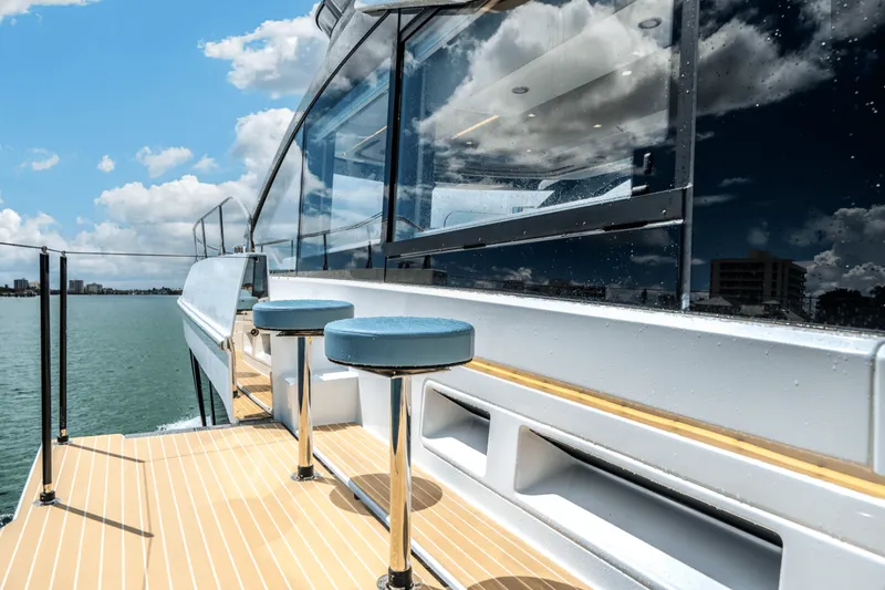 Slide: The Image of Cruisers Yachts 57 FLY 2026 - 5816329