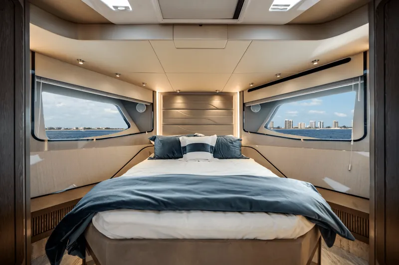 Slide: The Image of Cruisers Yachts 57 FLY 2026 - 5816333