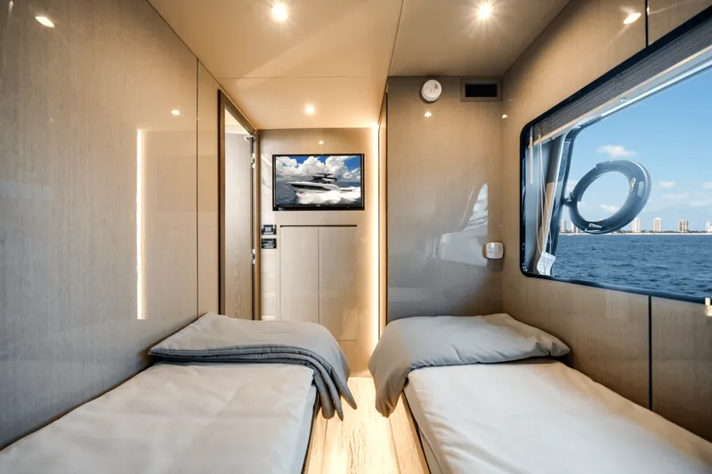 Slide: The Image of Cruisers Yachts 57 FLY 2026 - 5816342