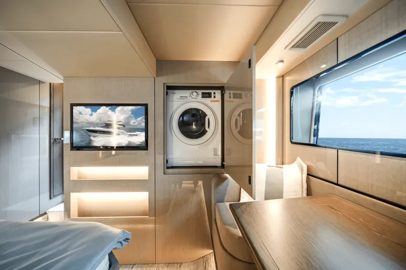 Slide: The Image of Cruisers Yachts 57 FLY 2026 - 5816349