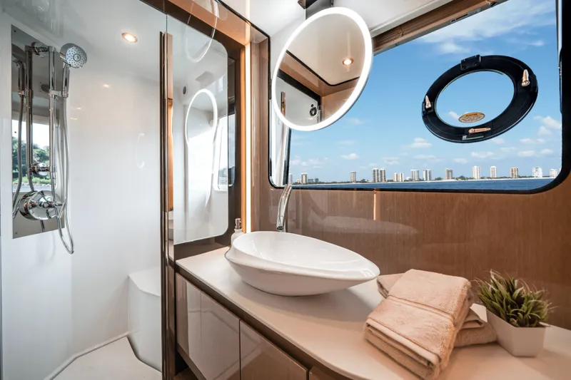 Slide: The Image of Cruisers Yachts 57 FLY 2026 - 5816352