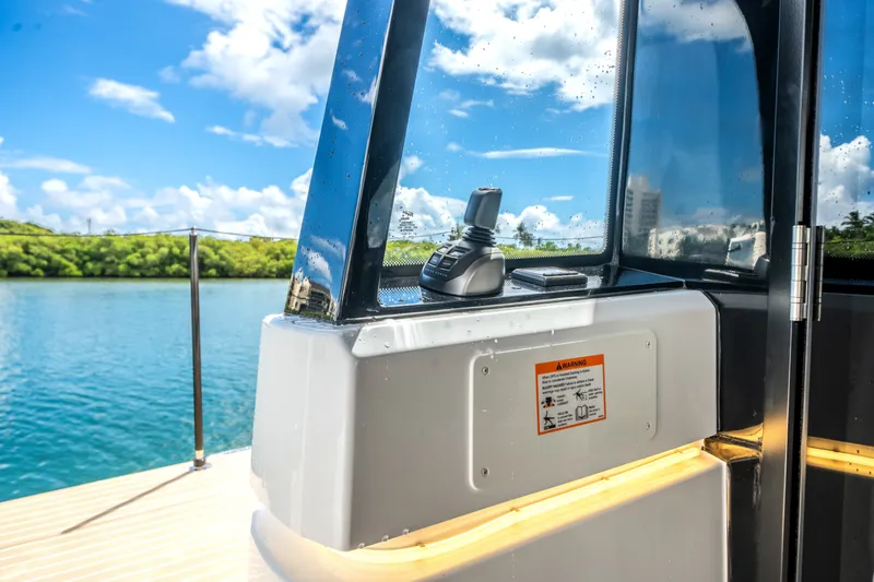 Slide: The Image of Cruisers Yachts 57 FLY 2026 - 5816354