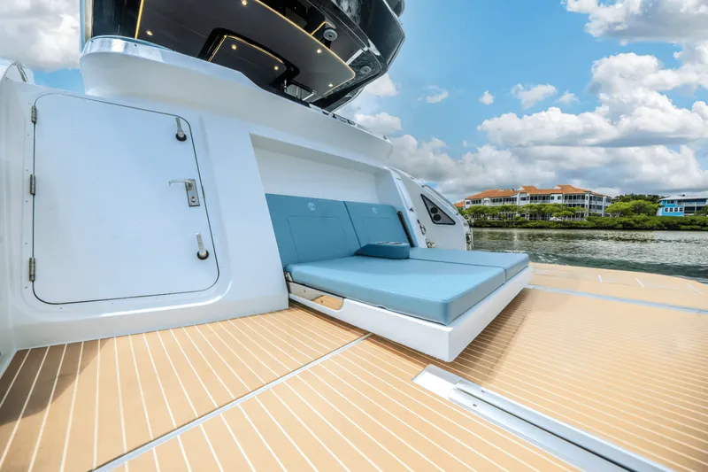 Slide: The Image of Cruisers Yachts 57 FLY 2026 - 5816355