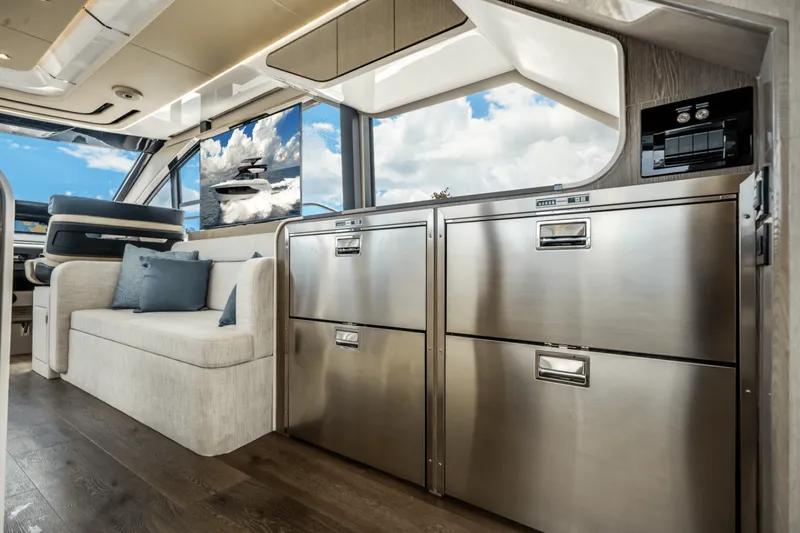 Slide: The Image of Cruisers Yachts 57 FLY 2026 - 5816362