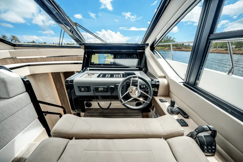 Slide: The Image of Cruisers Yachts 57 FLY 2026 - 5816371