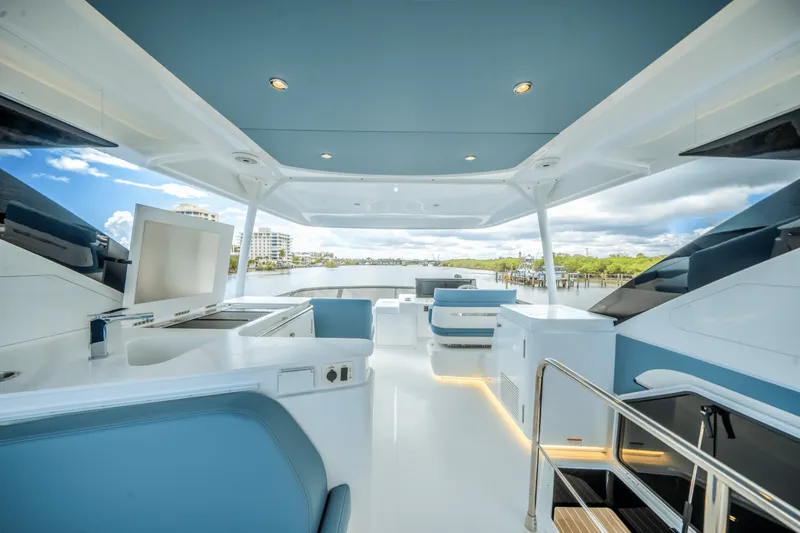 Slide: The Image of Cruisers Yachts 57 FLY 2026 - 5816374