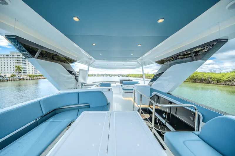 Slide: The Image of Cruisers Yachts 57 FLY 2026 - 5816375