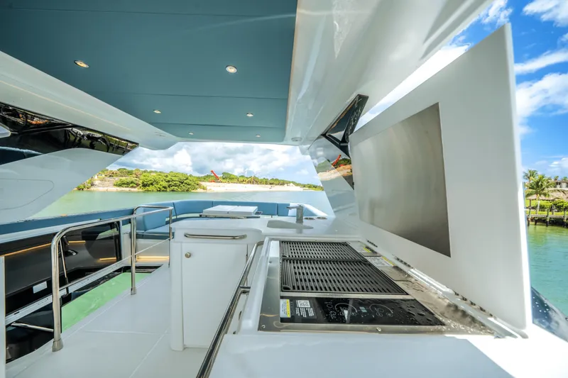 Slide: The Image of Cruisers Yachts 57 FLY 2026 - 5816386