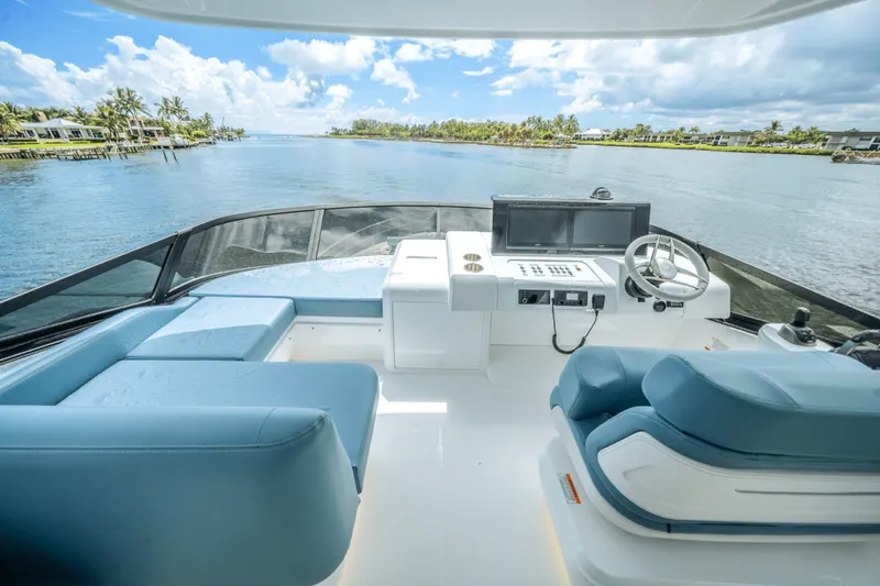 Slide: The Image of Cruisers Yachts 57 FLY 2026 - 5816388