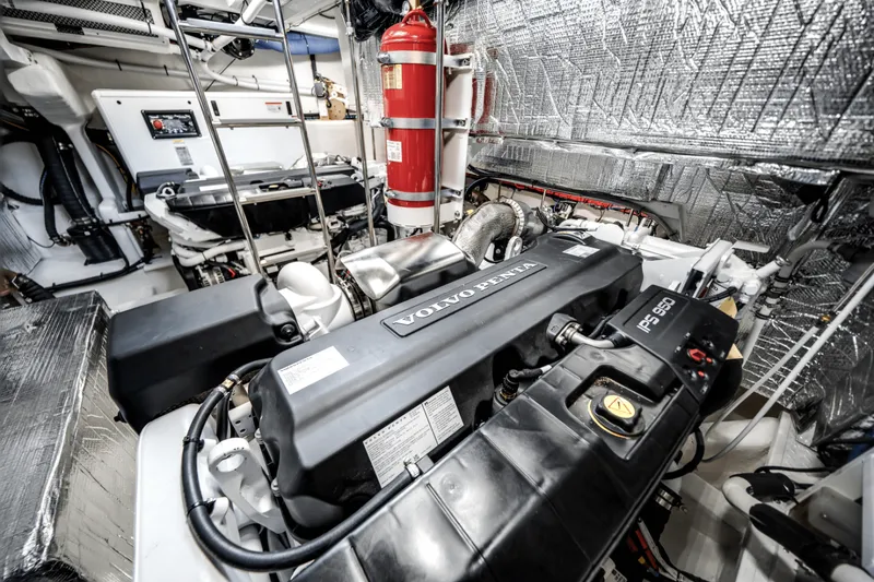 Slide: The Image of Cruisers Yachts 57 FLY 2026 - 5816391