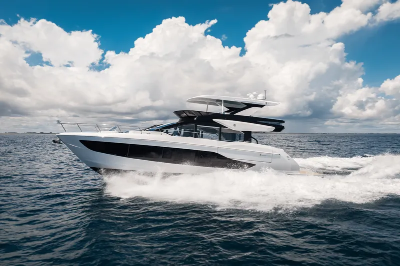 Slide: The Image of Cruisers Yachts 57 FLY 2026 - 5816399
