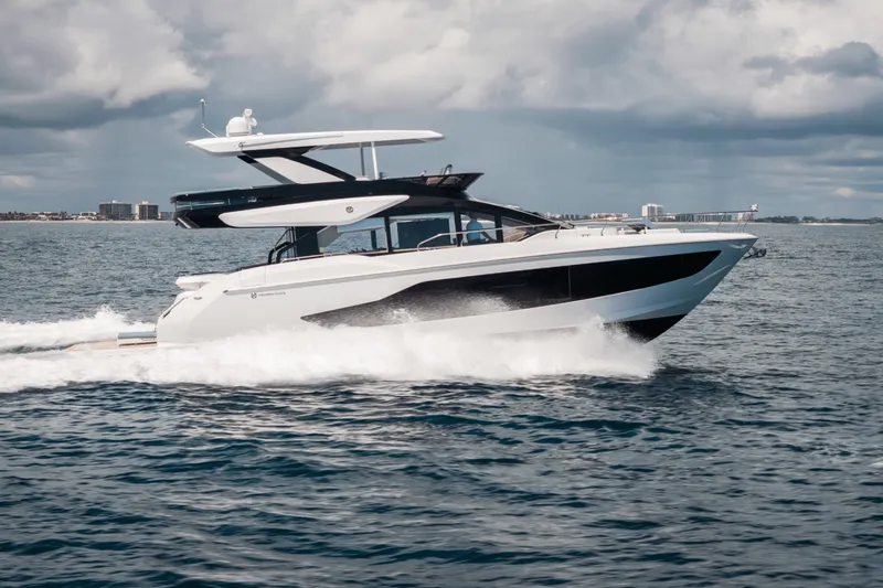 Slide: The Image of Cruisers Yachts 57 FLY 2026 - 5816404