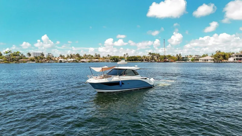 Slide: The Image of Sea Ray 320 Sundancer OB 2022 - 5622836