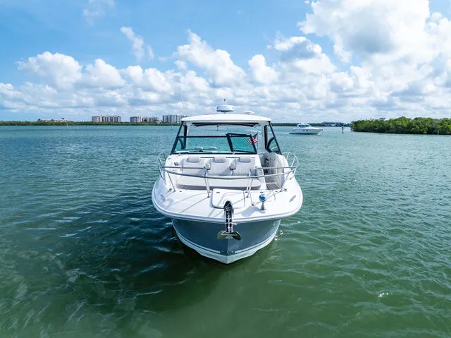 Slide: The Image of Sea Ray 320 Sundancer OB 2022 - 26
