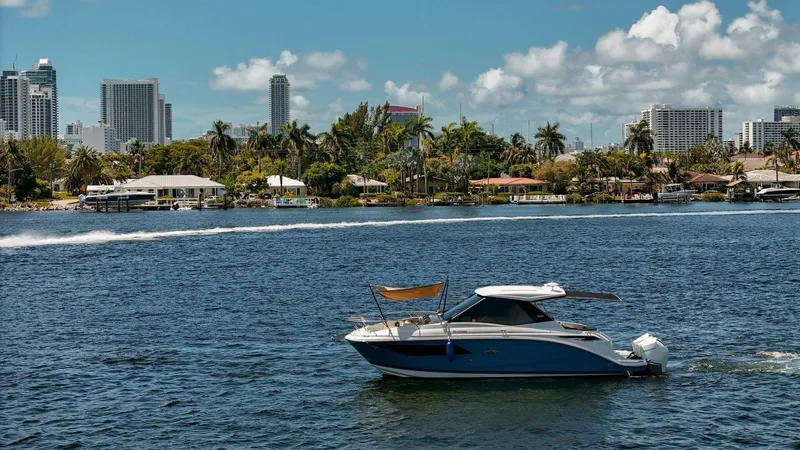 Slide: The Image of Sea Ray 320 Sundancer OB 2022 - 5622838