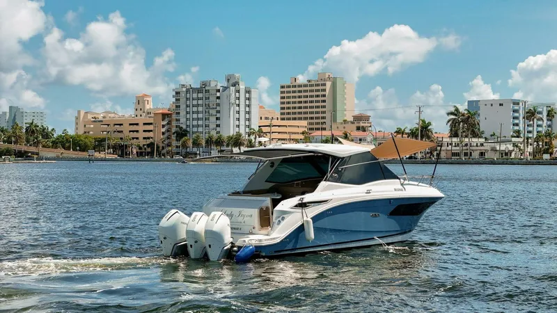 Slide: The Image of Sea Ray 320 Sundancer OB 2022 - 5622837