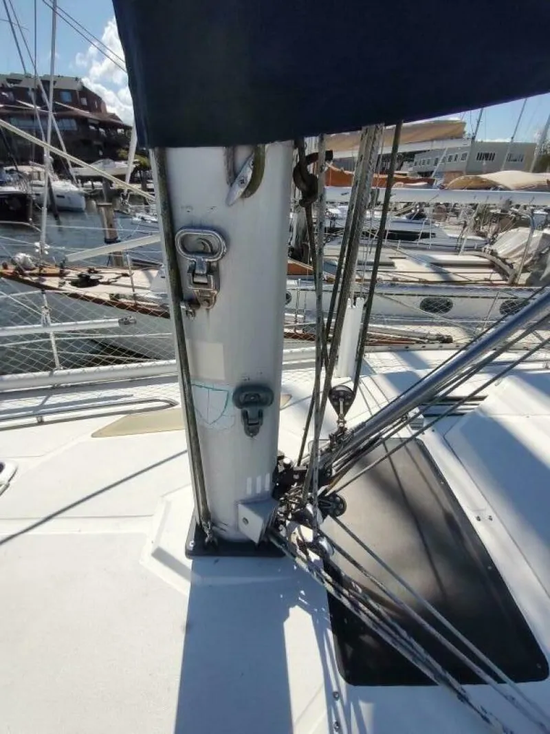 Slide: The Image of Hunter 37 Legend 1987 - 5623499