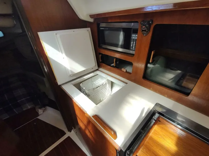 Slide: The Image of Hunter 37 Legend 1987 - 5623472