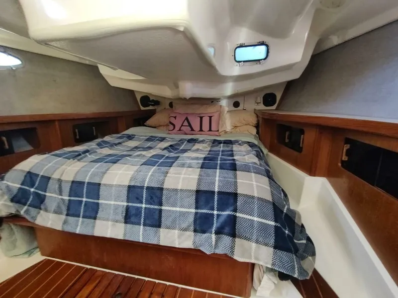 Slide: The Image of Hunter 37 Legend 1987 - 5623459